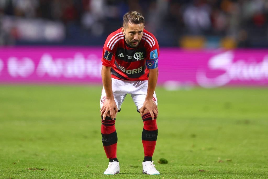 FLAMENGO E EVERTON RIBEIRO: IMPASSE NA RENOVAÇÃO CONTRATUAL